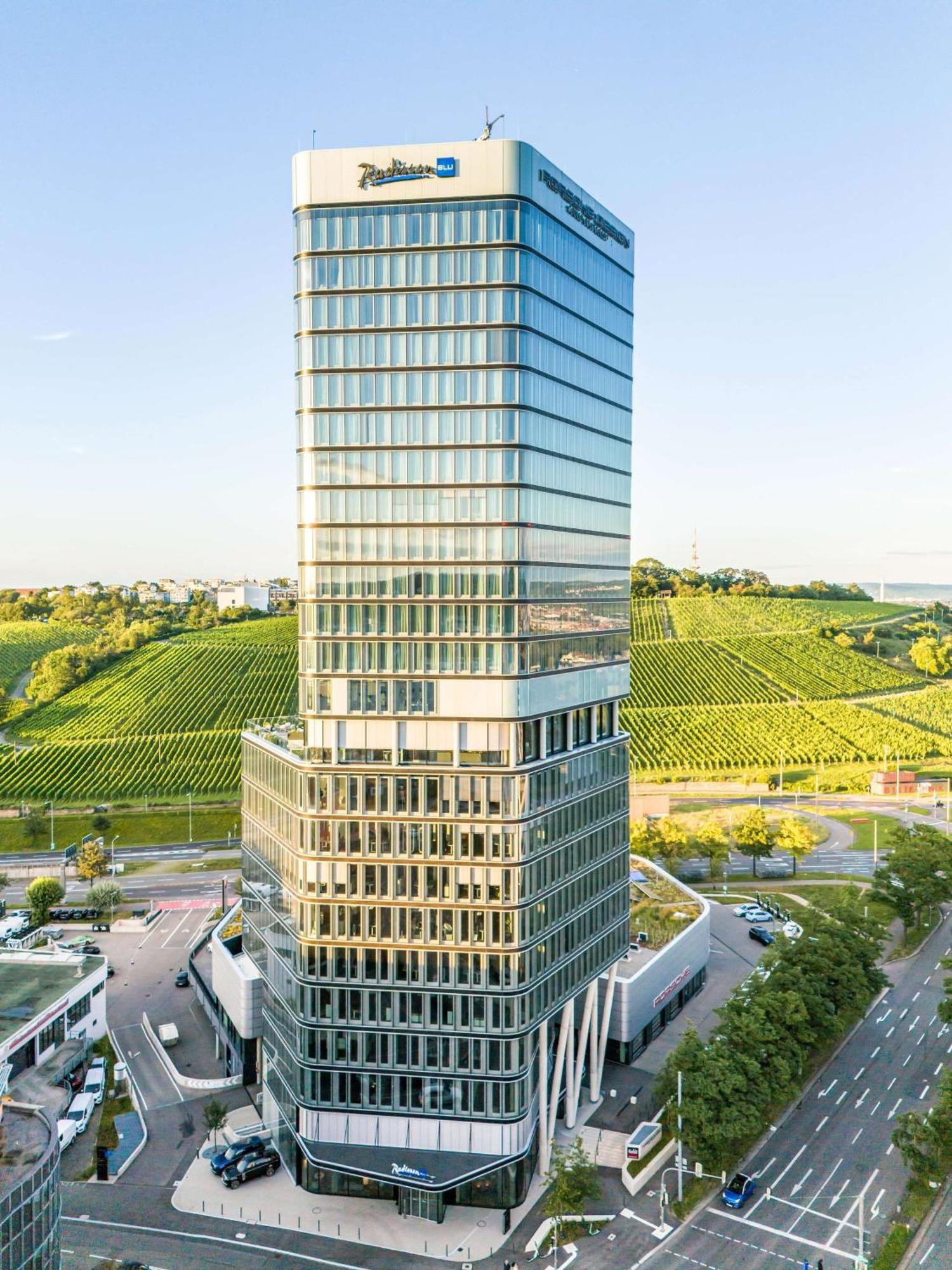Radisson Blu Hotel At Porsche Design Tower 斯图加特 外观 照片