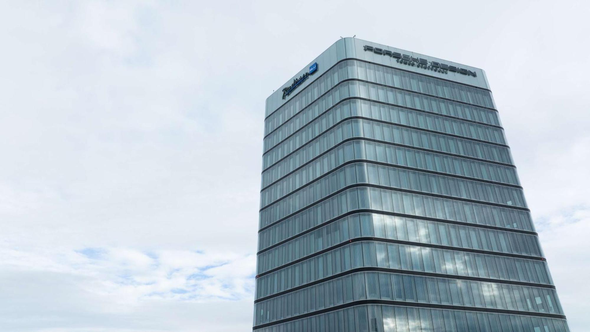 Radisson Blu Hotel At Porsche Design Tower 斯图加特 外观 照片