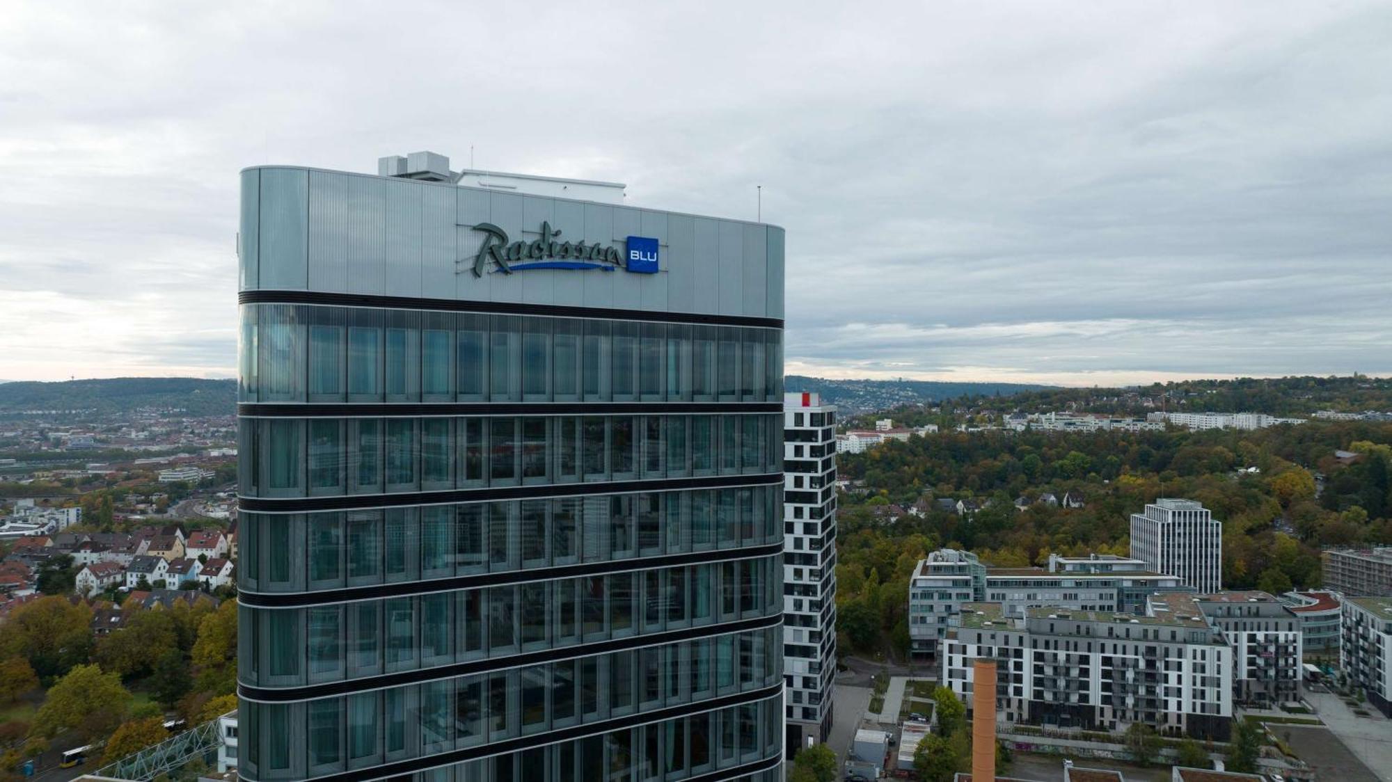 Radisson Blu Hotel At Porsche Design Tower 斯图加特 外观 照片