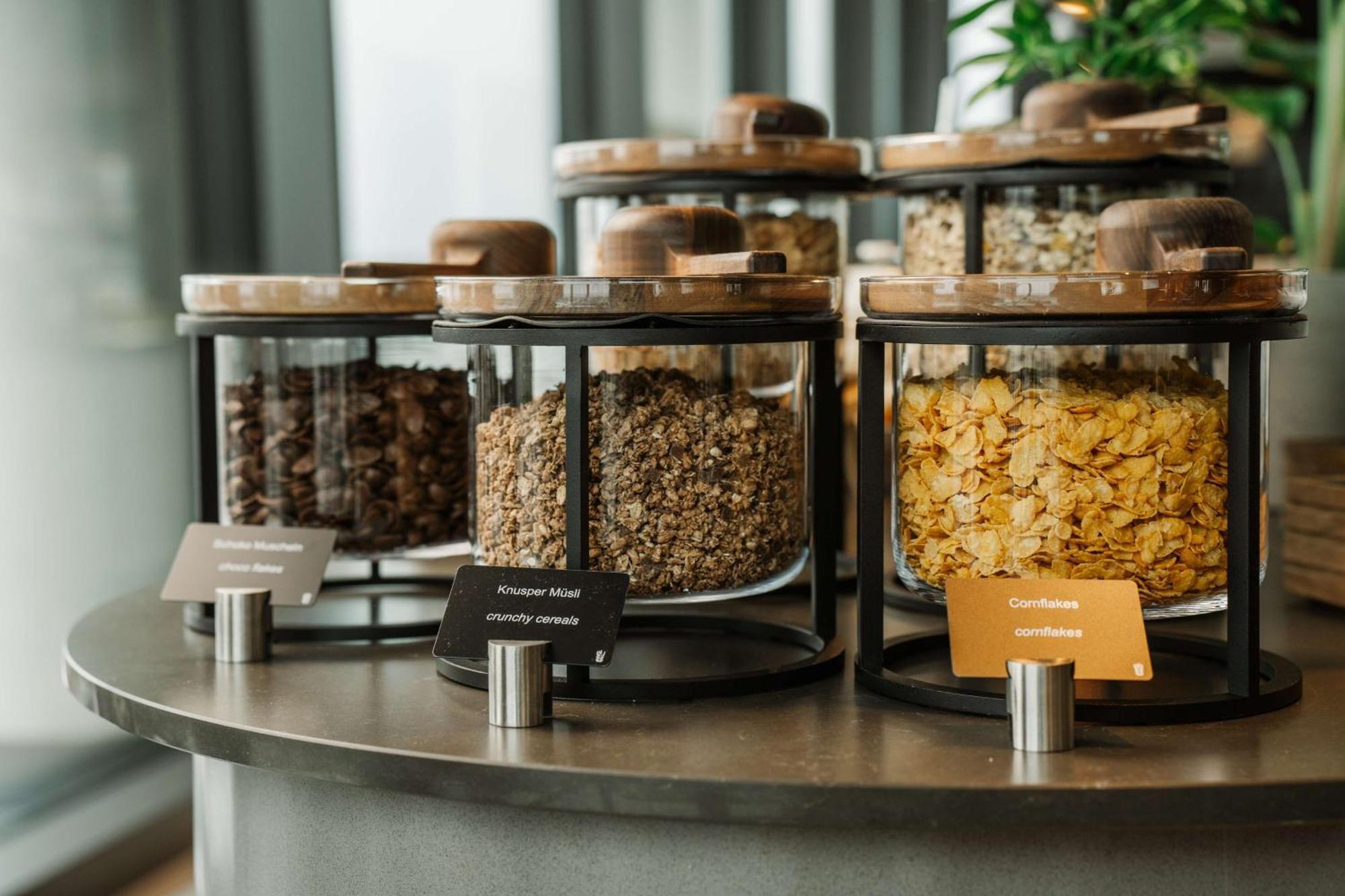 Radisson Blu Hotel At Porsche Design Tower 斯图加特 外观 照片
