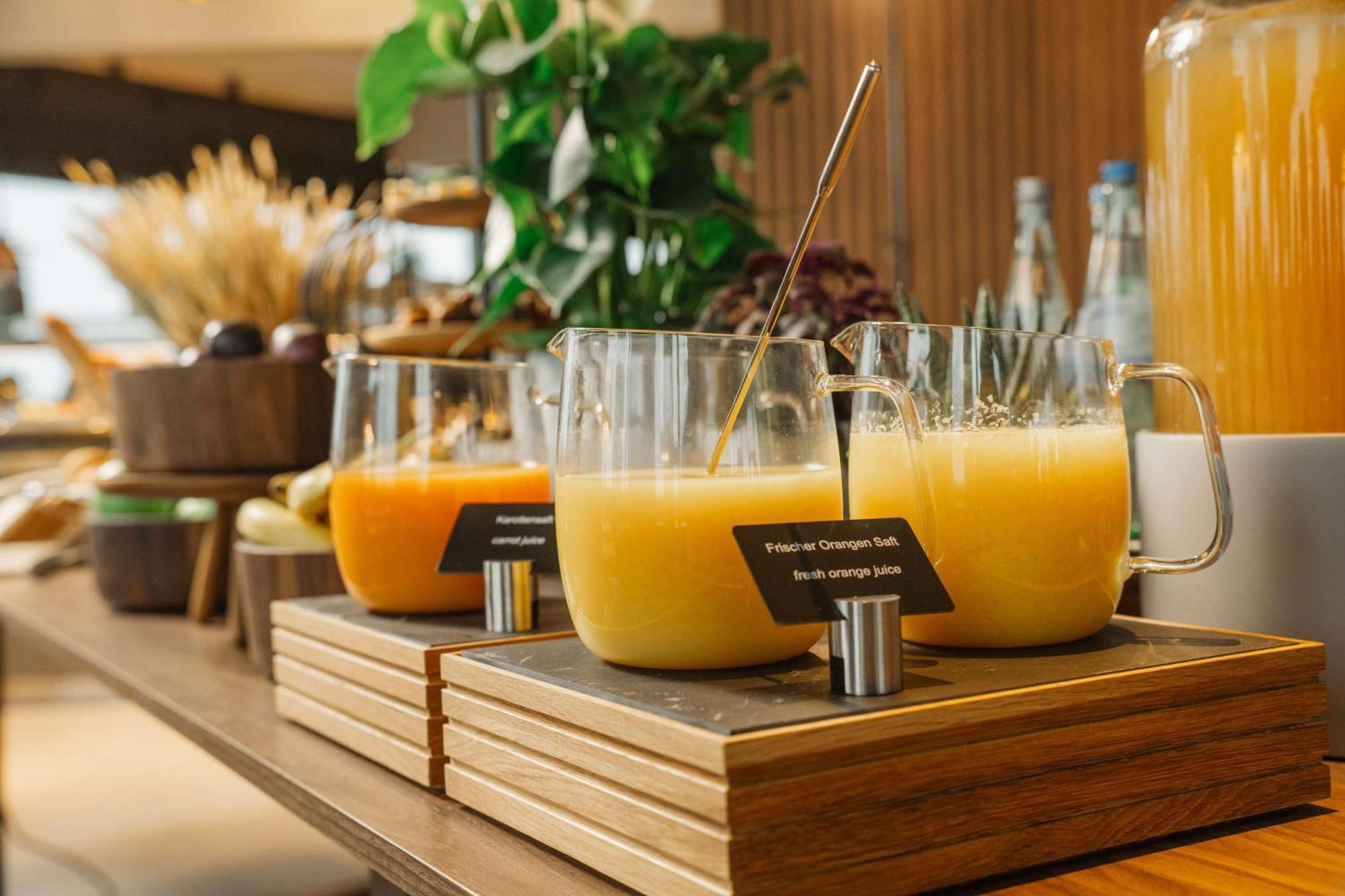 Radisson Blu Hotel At Porsche Design Tower 斯图加特 外观 照片