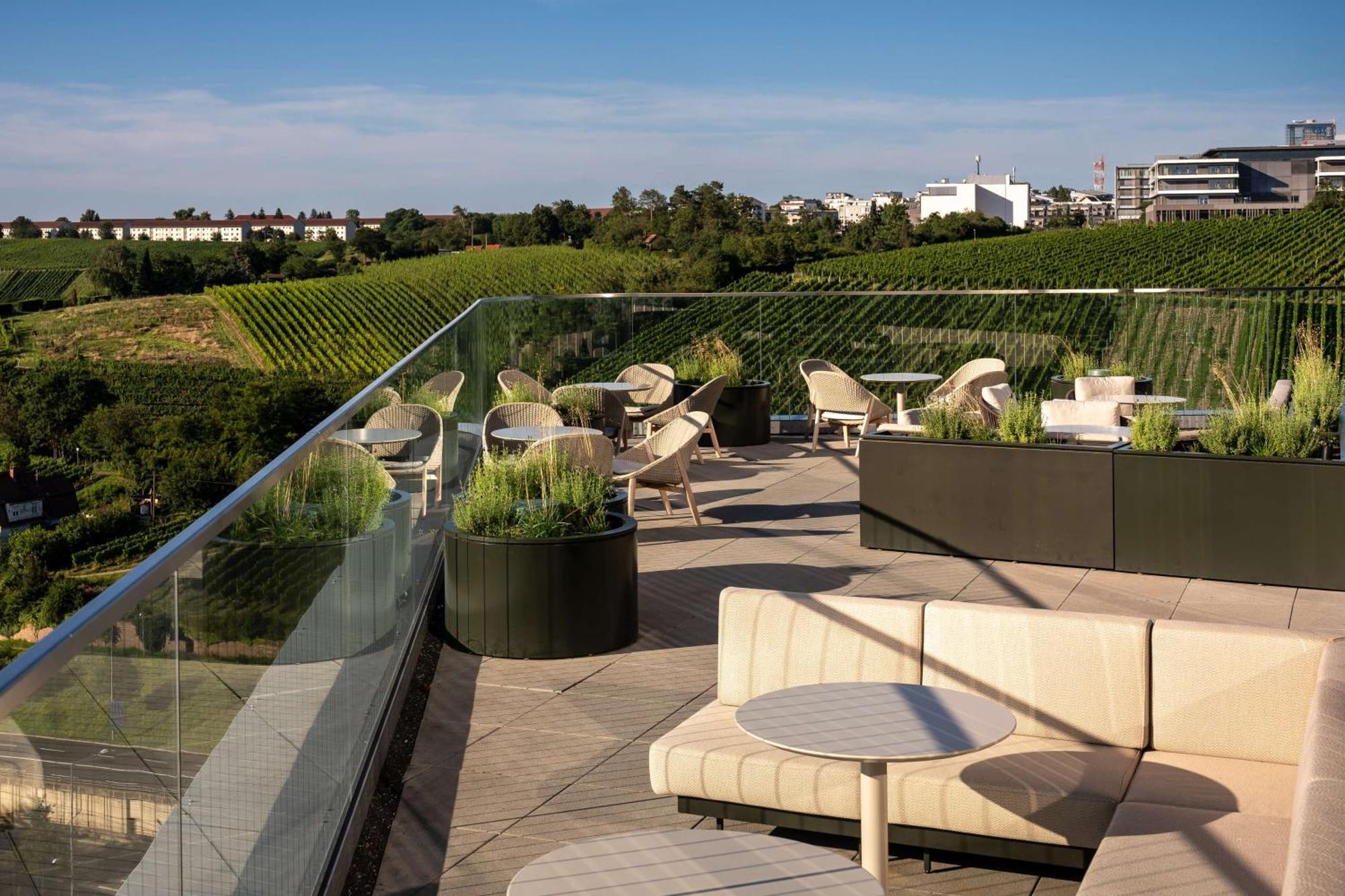 Radisson Blu Hotel At Porsche Design Tower 斯图加特 外观 照片
