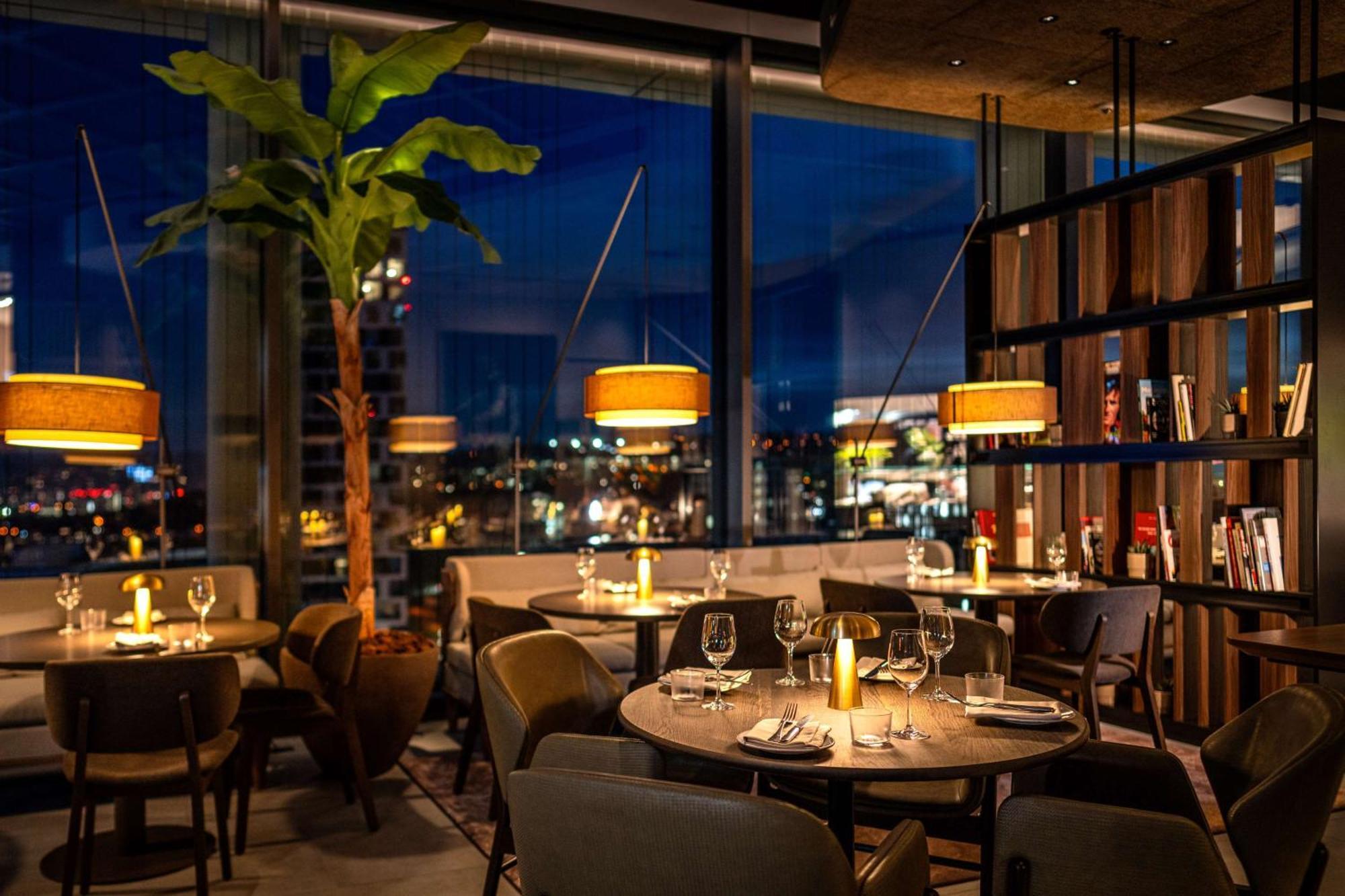 Radisson Blu Hotel At Porsche Design Tower 斯图加特 外观 照片