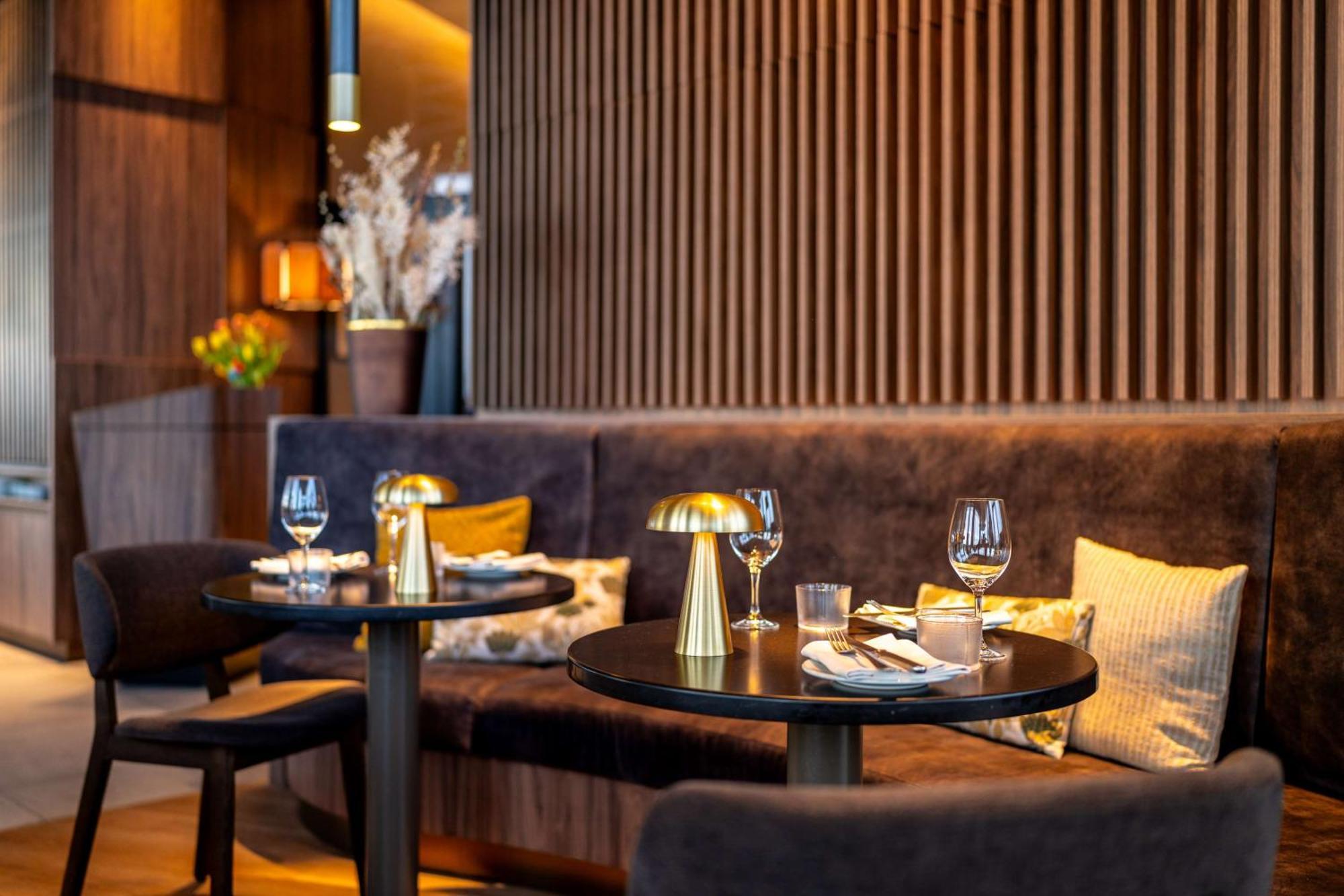 Radisson Blu Hotel At Porsche Design Tower 斯图加特 外观 照片