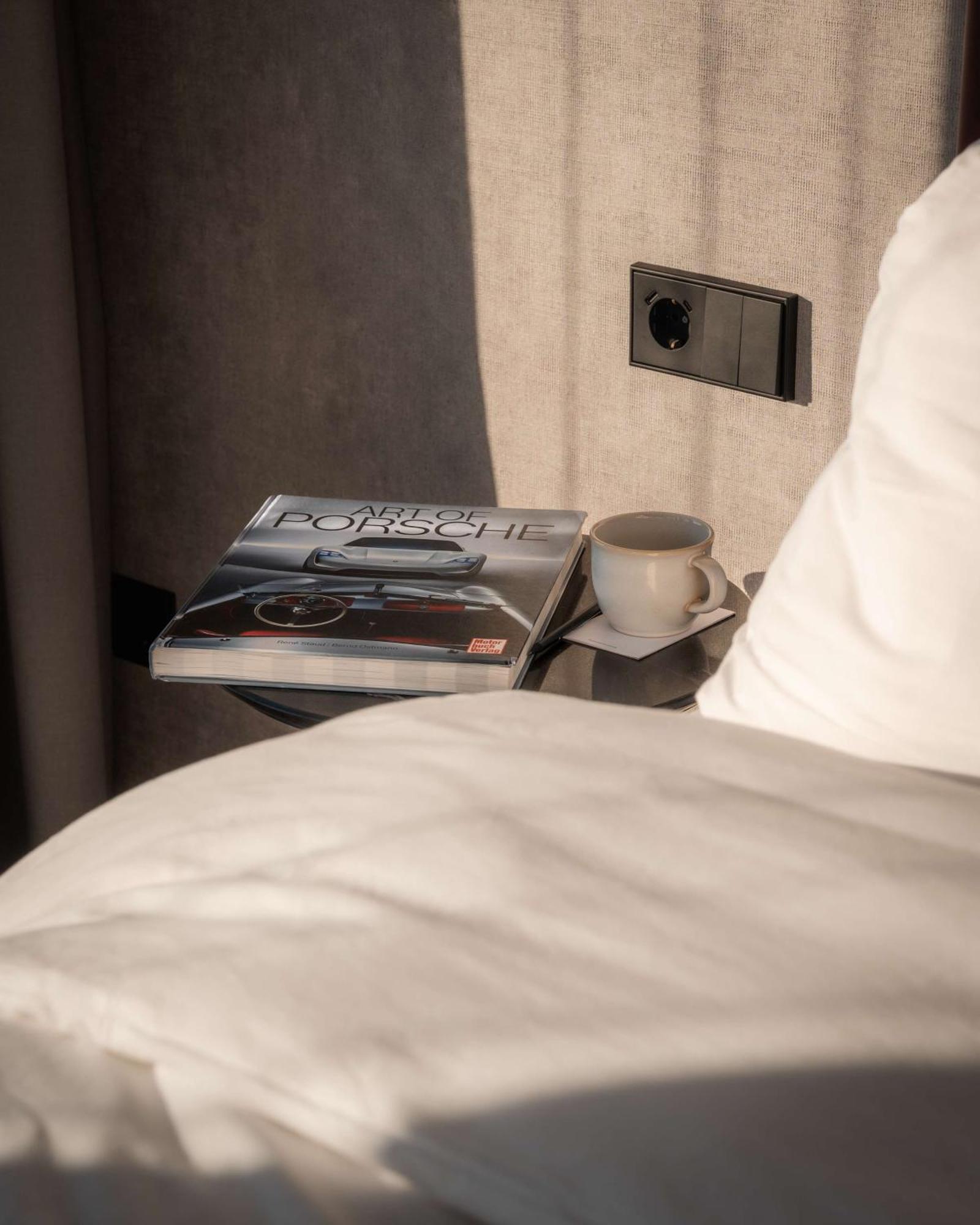 Radisson Blu Hotel At Porsche Design Tower 斯图加特 外观 照片