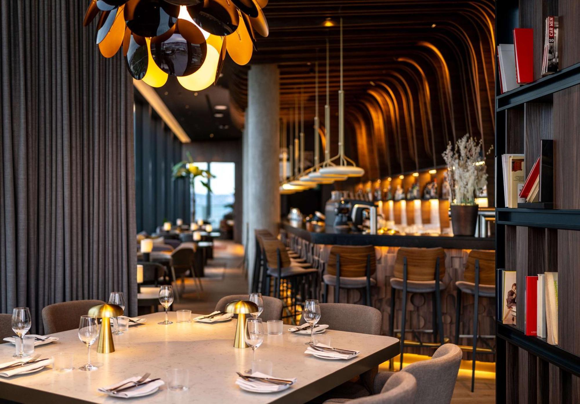 Radisson Blu Hotel At Porsche Design Tower 斯图加特 外观 照片