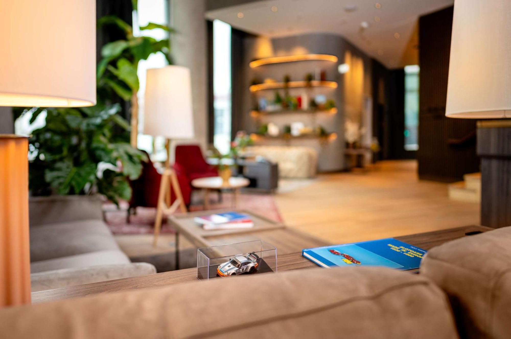 Radisson Blu Hotel At Porsche Design Tower 斯图加特 外观 照片