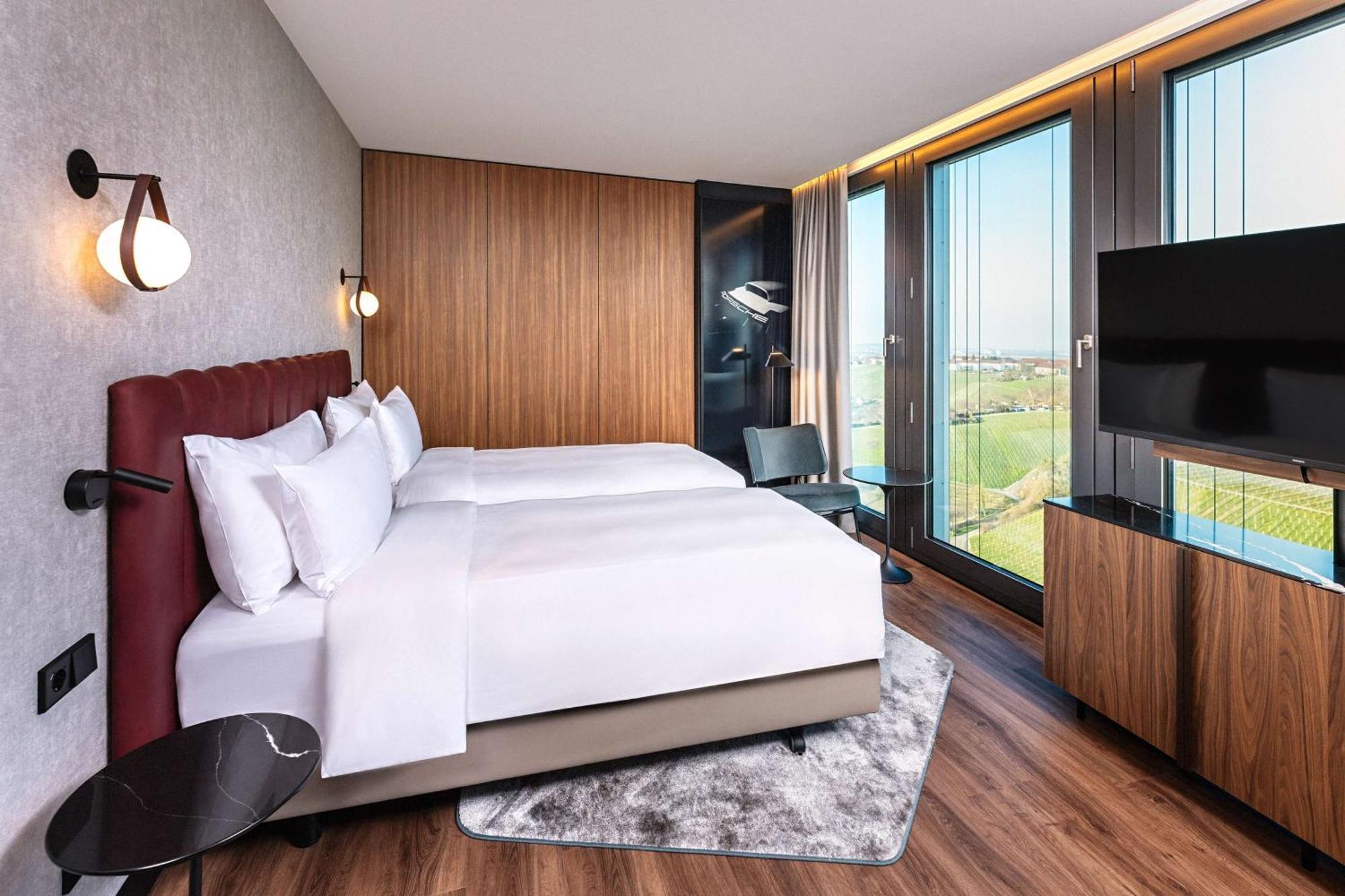 Radisson Blu Hotel At Porsche Design Tower 斯图加特 外观 照片