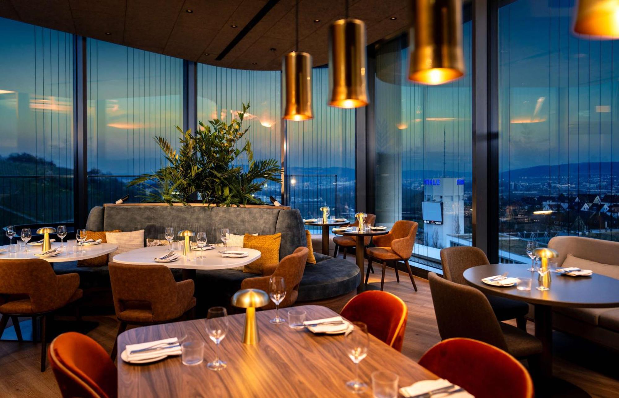 Radisson Blu Hotel At Porsche Design Tower 斯图加特 外观 照片