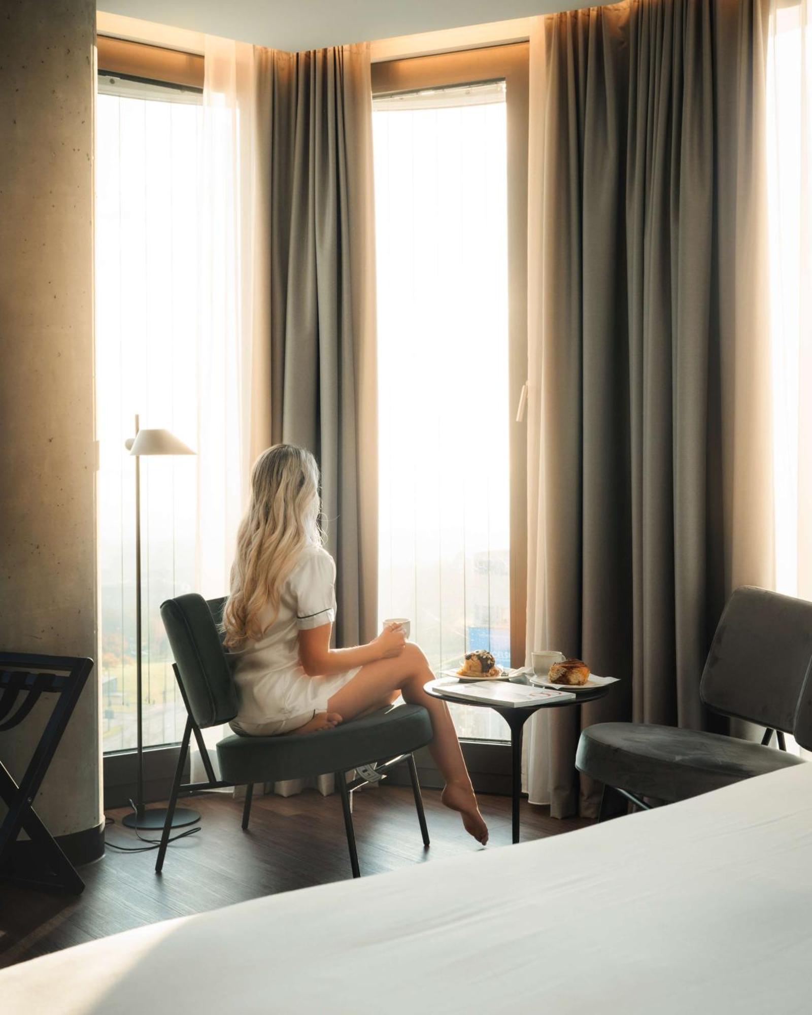 Radisson Blu Hotel At Porsche Design Tower 斯图加特 外观 照片