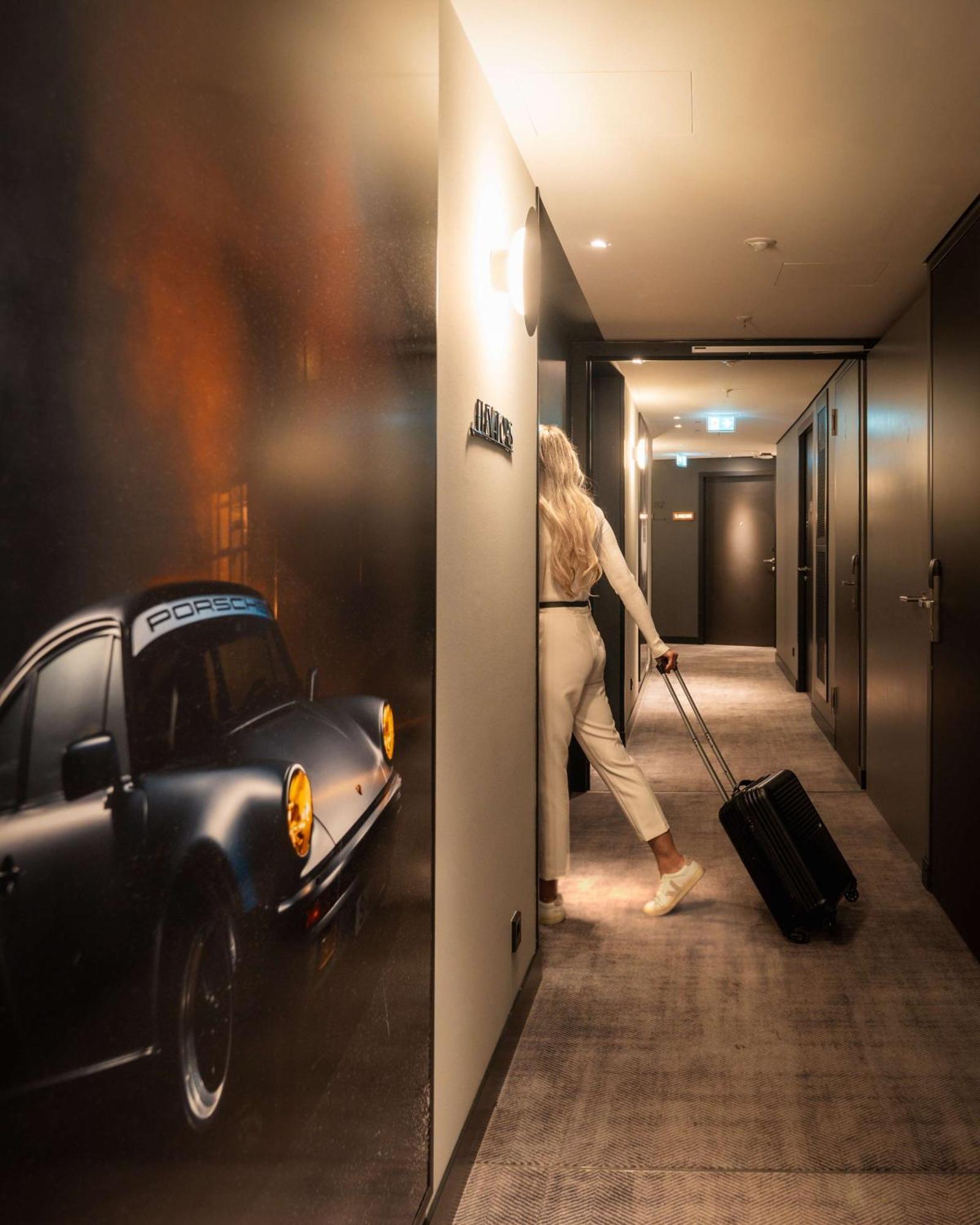 Radisson Blu Hotel At Porsche Design Tower 斯图加特 外观 照片