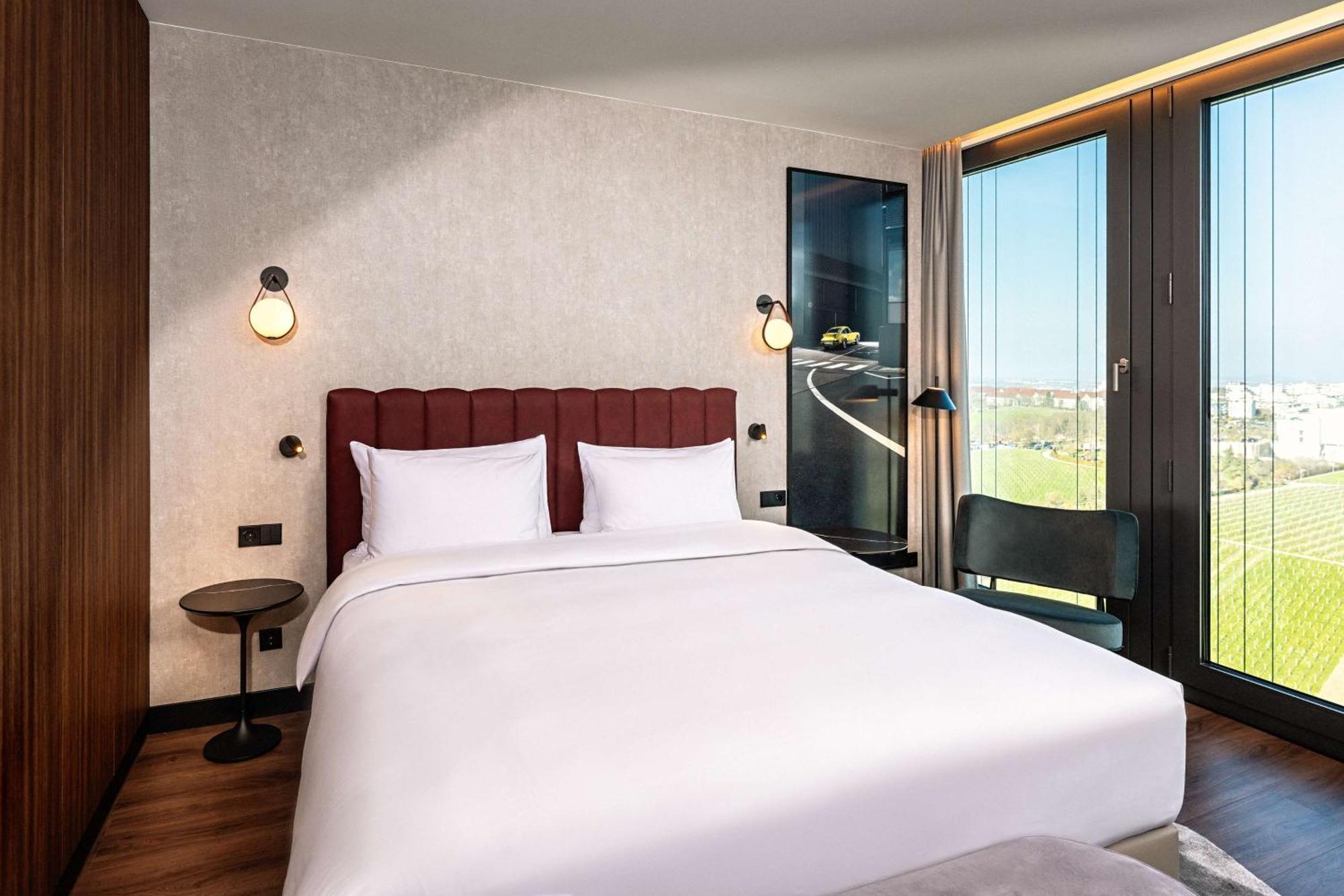 Radisson Blu Hotel At Porsche Design Tower 斯图加特 外观 照片