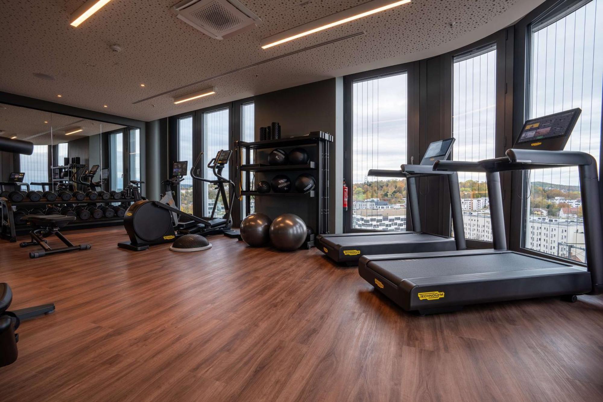 Radisson Blu Hotel At Porsche Design Tower 斯图加特 外观 照片