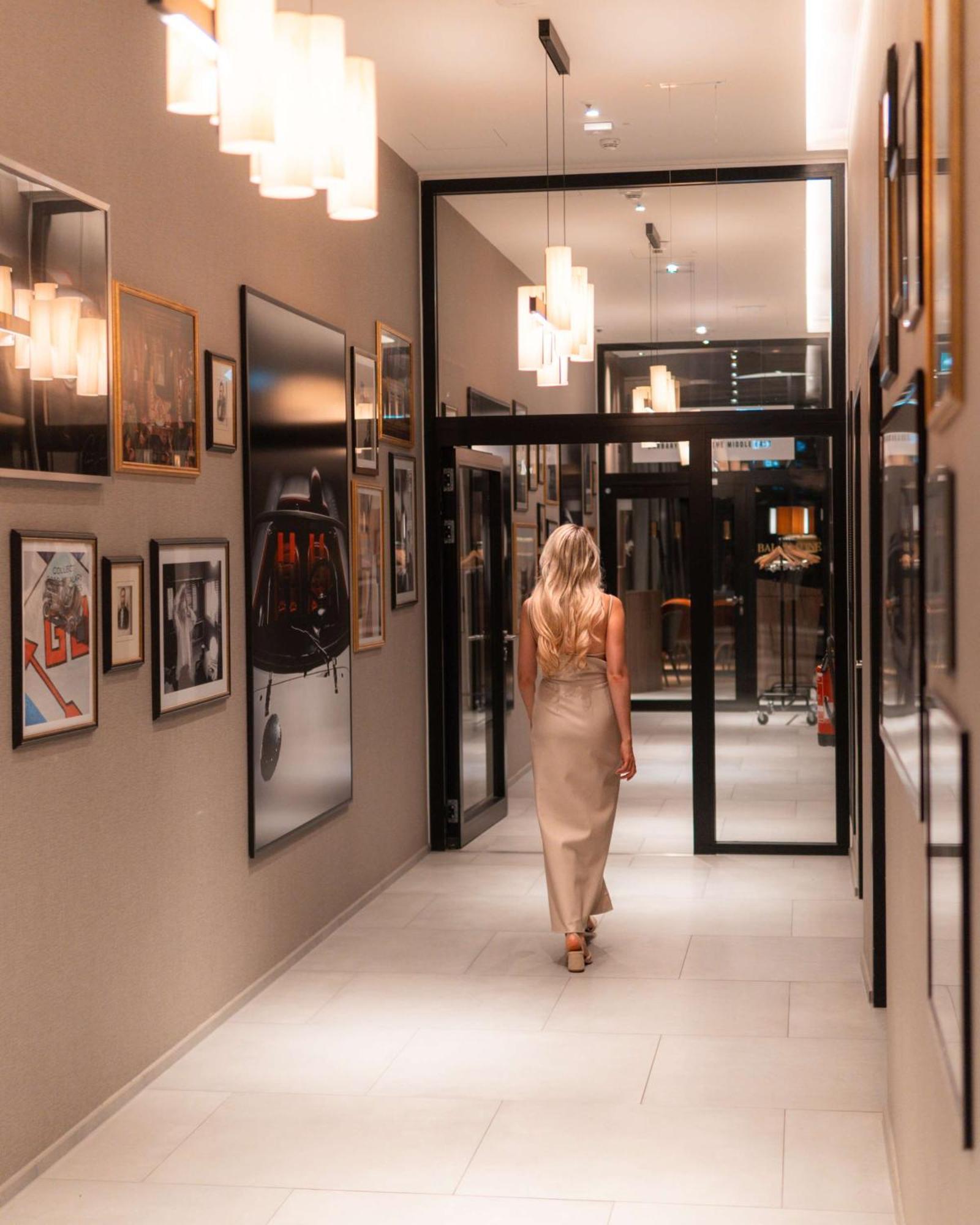 Radisson Blu Hotel At Porsche Design Tower 斯图加特 外观 照片
